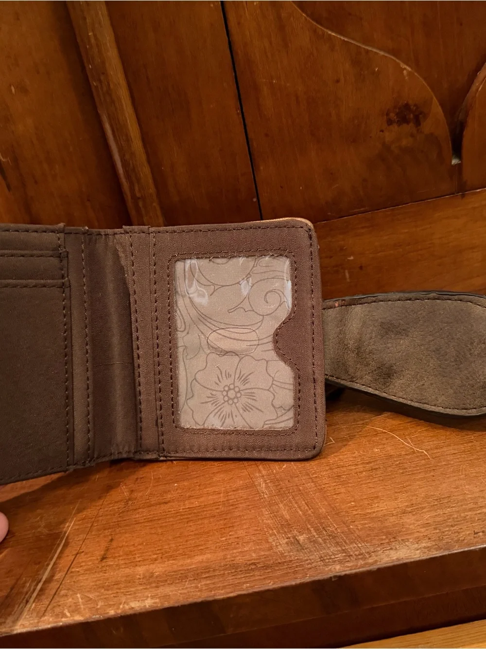 Justin Western Wallet – Distressed Leather Trifold w/ Bit Hardware Pull